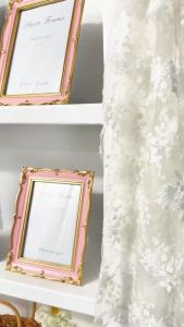 1 Khung Ảnh Nổi 3D Viền Vàng Hồng Mềm Mại Phong Cách Pháp Chất Liệu Nhựa Hiện Đại Dùng Trang Trí Bàn Học Và Lối Vào