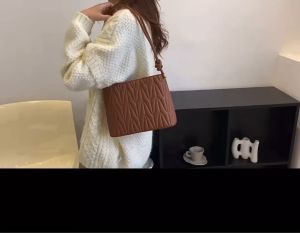 กระเป๋าคล้องแขน สำหรับผู้หญิงแฟชั่น กระเป๋าแฟชั่นผู้หญิงงานหนังนิ่ม