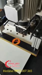 MÁY KHOAN LIÊN KẾT CHỐT CAM CHỐT GỖ KẾT HỢP KHOAN BẢN LỀ 2 ĐẦU TỰ ĐỘNG. HỆ THANH TỲ HƠI GIÚP GIỮ VÁN ỔN ĐỊNH KHI LÀM VIỆC