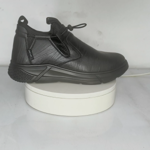 Ujung Besi Safety Shoes: Sepatu Anti Paku untuk Kerja & Olahraga