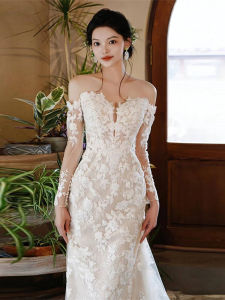 Elegant Lace One-Shoulder Fish-Tail Wedding Dress Long Sleeve Slimming Gown for Wedding Reception Guest Arrival Ceremony