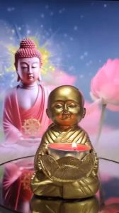 Chú tiểu bê nến nhũ đồng -  Decor trang trí nhà cửa ban thờ tượng phật phong thuỷ