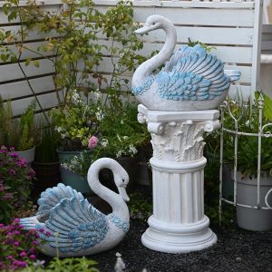 Retro Swan Flower Pot Creative Animal Garden Ornaments Standing Courtyard Garden Landscape Sculpture for Villa Entrance Decoration