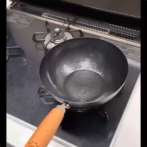 รับประกัน 5 ปี กระทะเหล็กเผา (ปลอดภัยกว่า ไม่เคลือบก็ไม่ติด ปลอดภัย ใช้ได้นาน) กระทะ กะทะเหล็กเผาไฟ