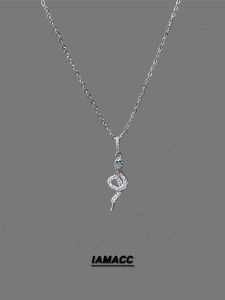 Elegant Snake Pendant Necklace Thin Snake Chain Versatile Design High-End Feel Lockbone Chain Womens Sweater Chain Fashion Jewelry