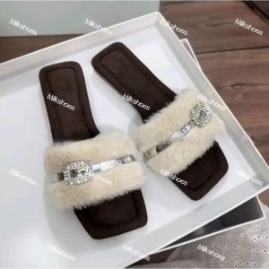 Milk shoes -( Hàng Mới) Dép Lê Quai Lông Mịn Kèm Quai Charm Bạc Êm Chân Đế Chống Trơn Trượt.