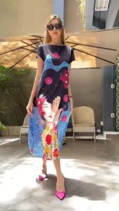 เบื้องต้นแม็กซี่เดรสทรงคอปาด 🧸 งาน Order ทรงสวย น่ารักมากๆคร้าา 🦋 ด้วยผ้าไหมอิตาลี เนื้อบาง ทิ้งทรงสวย ❤️ พิมพ์ลายทั้งด้านหน้าและด้านหลัง ลาย Madame สวย ประณีต ละเอียด คมชัด ✨งาน Order  แบบ Hiend ✨