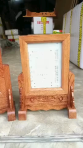 Khung Thờ Gỗ Hương Mẫu Vuông – Hoa Sen Trang Nhã Thích Hợp Mọi Không Gian Thờ
