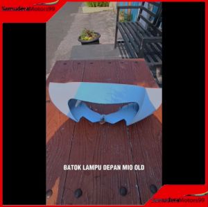 Batok & Pala Lampu Depan Mio Lama Putih