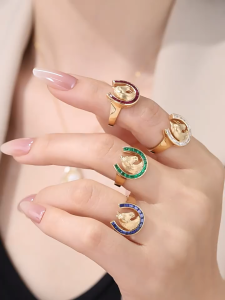 18k Gold Lab Diamond Horse Zodiac Crescent Moon Ring | Lab Diamond Crescent Moon Ring | Horse Zodiac Jewelry | Sparkling Baguette Diamond Ring | Minimalist Luxury Daily Wear Ring 18K金培育钻石月牙形马形戒指