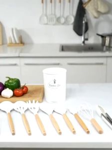 ชุดเครื่องครัวซิลิโคน 4ชิ้น ตะหลิว กระบวย ทัพพี ตะหลิวมีรู รุ่นหนา ทนความร้อนสูง ไม่ทำลายผิวกระทะ ทำความสะอาดง่าย