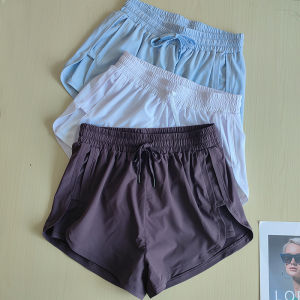 กางเกงโยคะสั้นสีขาวแบบสวมใส่สบายสำหรับผู้หญิง กางเกงวิ่งสามส่วนระบายอากาศได้ดี แห้งเร็ว ป้องกันการมองเห็น น้ำหนักเบา ใส่ได้หลากหลายโอกาส