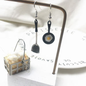 Exaggerated Fun Egg Basket Fry Pan Flat Bottom Ear Cuff Creative Fashion Jewelry Ear Studs for Women Quirky Asymmetric
