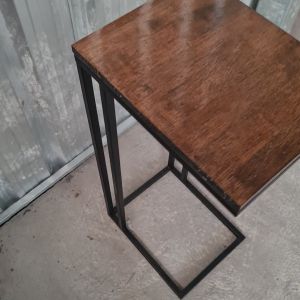 โต๊ะข้างเตียงไว้ทำงาน โต๊ะข้างโซฟา โต๊ะขนาดเล็ก ขนาด 35x29x75 ซม. เหล็กกันสนิมแข็งแรงสีดำ + ไม้แท้สีโอ๊ค (ประกอบสำเร็จ)