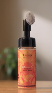 Deyga Vitamin C Foaming Face Wash 100ml | Natural Brightening Cleanser | Deep Pore Cleansing & Hydrating for All Skin Types | Citrus Scent | Sulphate & Paraben-Free