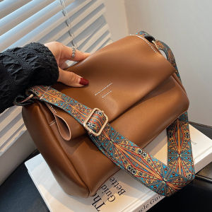 Fashionable Womens Crossbody Bag High Quality PU Leather Zipper Closure Soft Surface Korean Style Casual Single Shoulder Bag