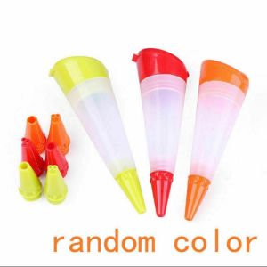 Reusable Piping Bag Set Pastry Decoration Pen Set with 3 Silicone Tips Reusable Cake Decoration Tools Random Colors
