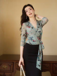 เสื้อยืดผู้หญิงแขนยาวทรงเข้ารูปพิมพ์ลายดอกไม้โปร่งใสบางเบาสไตล์ใหม่จีนฤดูร้อน คอกลม ลำลอง เสื้อเชิ้ตผู้หญิง