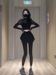 ชุดโยคะสีดำ ชุดออกกำลังกาย แขนยาว คอตั้งครึ่งตัว กระโปรงทรงเอ กางเกงขายาว ผ้าไหมน้ำแข็ง แห้งเร็ว สำหรับผู้หญิง