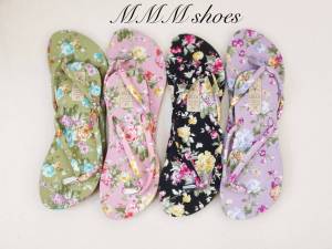 รองเท้าแตะเนื้อยาง ห่อผ้าลาย ไม่ลื่น **แบบสุ่มลายให้** หน้าเท้ากว้าง หูคีบเนื้อผ้า และหูคีบคาดทอง ลายผ้าน่ารัก พร้อมส่ง