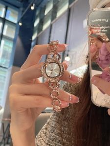 Ciloa สร้อยข้อมือนาฬิกาผู้หญิงสำหรับผู้หญิงนาฬิกาผู้หญิงขนาดเล็กประณีตสำหรับผู้หญิงแบบใหม่ปี2023เพชรแบบหรูหราเบาๆสำหรับผู้หญิง