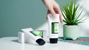 COSRX Aloe Soothing Sun Cream SPF 50+ PA+++ 50ml Wajah Dengan Aloe Tabir Surya Untuk Kulit Berminyak