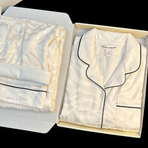 Little Red Book Recommendation New Arrival Tiger Pattern Silks and Satins Velvet Pajamas Womens Autumn and Winter Silver Fox Velvet Can Be Outerwear Homewear Suit