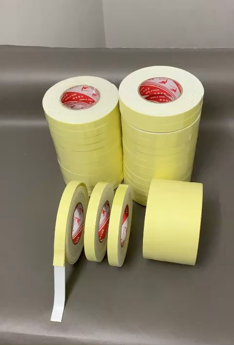 Băng keo xốp 2 mặt vàng 2cm dài 5 mét - 1 cây gồm 10 cuộn