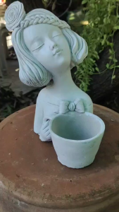 กระถางสาวน้อยถือแก้วกาแฟ 🔥พร้อมส่ง🔥ของตกแต่งสวน งานปูนปั้น ของแต่งสวน สวนวินเทจ กระถางใส่ต้นไม้ ตุ๊กตา กระถาง ของแต่งบ้าน