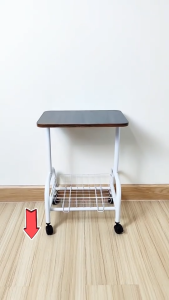 BaanD โต๊ะข้างเตียง พร้อม ล้อเลื่อน ตะกร้า ขนาดหน้าไต๊ะ 43 x 31 ซม. สีขาว/น้ำตาล โต๊ะข้างสแน็ก เคลื่อนย้ายง่าย Moveable Side Table