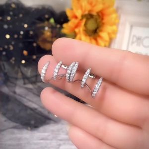 Huitan Silver Color Claws Stud Earrings with Crystal AAA CZ Stone Modern Design Fashion Versatile Accessories Women 2022 Jewelry