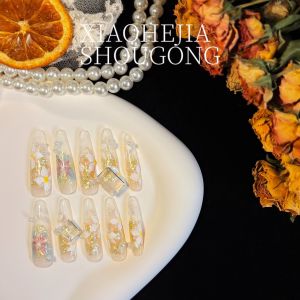 เล็บแต่งตัวด้วยมือฝีมือสุดหรู ช่วงกลางฤดูร้อน ลายดอกไม้สีม็อคก้ามกรlic เล็บแต่งตัวแบบสวมใส่ที่ยาวปานกลางสำหรับผู้หญิง