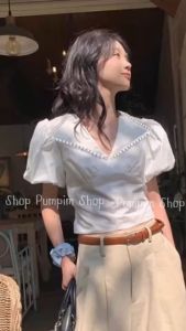 เสื้อครอปสั้น ผูกเอว แขนบอลลูน คอปกแต่งลูกไม้ปอม