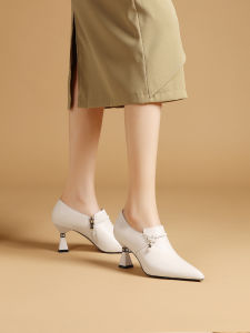 รองเท้าส้นสูงหนังแท้สีขาวเทาสำหรับผู้หญิงในช่วงฤดูใบไม้ผลิ รองเท้าส้นเดี่ยวแบบสวมหัวแหลม รองเท้าทำงาน รองเท้าแฟชั่น