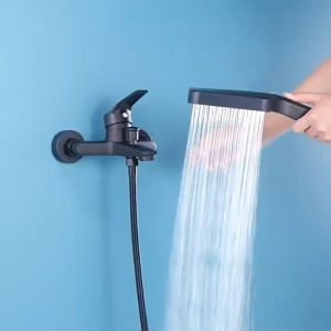 ก๊อกน้ำร้อน และ น้ำเย็น หัวฝักบัวห้องน้ำ ชุดฝักบัว บรรเทาแบบเรียบง่าย