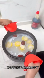 Penjepit Silikon Anti Panas Panci Wajan Praktis Ringan