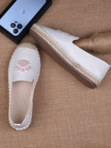 รองเท้าผ้าใบเดนิมแบบสวมสำหรับผู้หญิง สวมใส่สบาย ระบายอากาศได้ดี ทรงหัวมน วัสดุยาง พื้นรองเท้าหนังสัตว์ ฤดูร้อน 2024