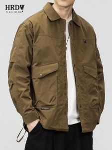 แจ็คเก็ตผู้ชายสไตล์อเมริกันฤดูใบไม้ผลิและฤดูใบไม้ร่วงป้องกันลม แจ็คเก็ตทรงหลวมๆ แขนยาว ปกจีบ ด้านนอกแบบสวมใส่สบาย