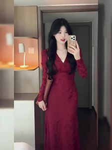 QFN | Đầm Cheongsam cổ V tay dài dáng ôm đuôi cá phong cách Trung Quốc Retro