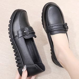 Red Qingying Mom Shoes Spring 2024 New Soft Bottom Anti-Slip Flat Work Shoes for Middle-Aged And Elderly Women Fashionable Commute