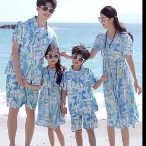 ＜906＞ ชุดแม่ลูกชายหาดชุดเสื้อพ่อลูก 2024 ฤดูร้อนใหม่ครอบครัวสามหรือสี่ชุดแม่และลูกสาวสไตล์ตะวันตกสำหรับวันหยุด