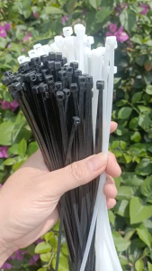 Lạt nhựa rút dây đen trắng 10 15 20 25 30 40 50cm – dây rút nhựa cố định dây điện buộc gọn đồ