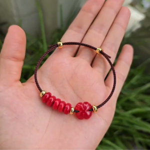 Q648 Vòng ngũ điếu cỏ 4 lá Ngọc Huyết Đỏ hợp Hỏa & Thổ - Phong Thủy TUDO