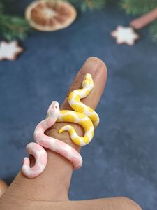Handmade Snake Ring for Women Non-Fading Ball Python Unique Design Fashionable Jewelry Original Creation Mixed Material Accessory