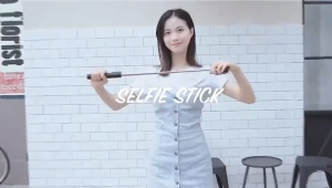R1/R1s Selfie Stick Tripod with Wireless Remote & Fill Light – For Vlogging Travel Group Photos