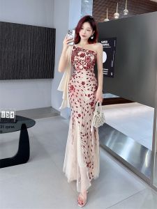 ชุดราตรียาวเอวสูงประดับเพชร ชุดราตรีเอวสูงสไตล์สตรีท ชุดราตรียาวเอวสูง ชุดราตรีเอวสูง ชุดเดรสยาว