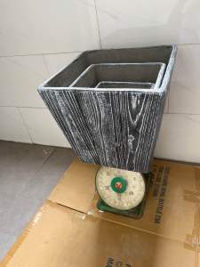 Combo bộ 3 cái chậu xi măng nhẹ Vân gỗ đk rộng ( 37 30 23 ) cao ( 35 - 28 - 20 )