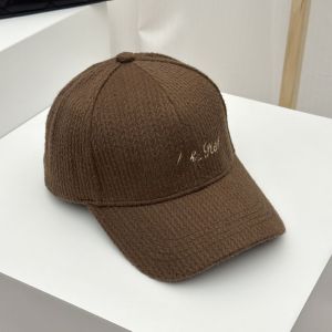 หมวกเบสบอลคู่รัก ฤดูใบไม้ร่วง/ฤดูหนาว หมวกทรงปากเป็ดแบบอเนกประสงค์สำหรับผู้ชายและผู้หญิง ทรงปากเป็ดแบบแข็ง มีตัวอักษร เหมาะกับใบหน้าที่เล็ก