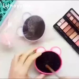 Hayylife Kotak Pembersih Sikat Makeup - Alat Pembersih Silikon Berbentuk Hati dengan spons cepat kering Kotak berbentuk beruang dengan scrub pad untuk pembersih sikat makeup HL-AGA861