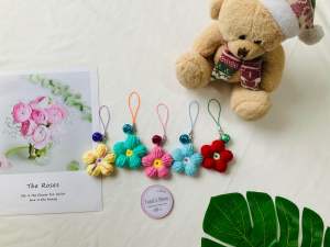 Handmade - Móc khoá - móc treo hình bông hoa 5 cánh bằng len sợi - 100% Handmade thủ công (Giá 1 cái - Terri Store)